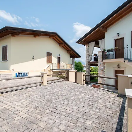 Tavaredo House