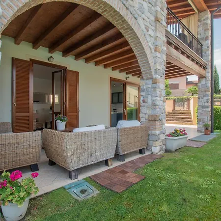 Tavaredo House